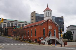 Dexter Avenue Baptist Church, where Rev. Martin Luther King was pastor, in Montgomery, Alabama. Photo by Michael Barera, CC BY-SA 4.0