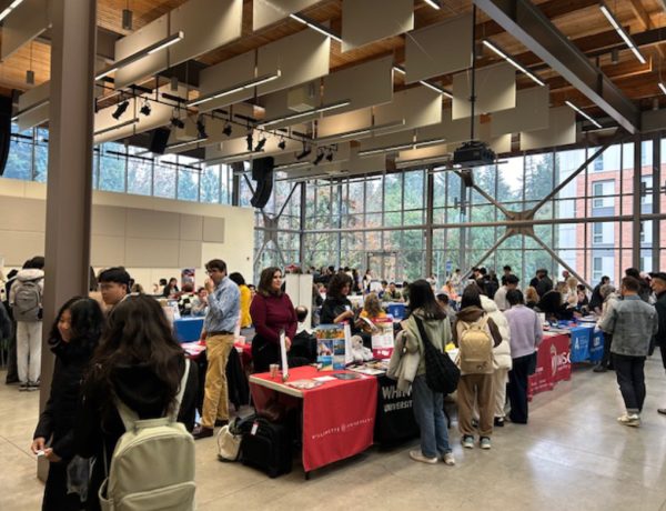 Navigation to Story: Yearly International Education Transfer Fair Supports Migrant Students