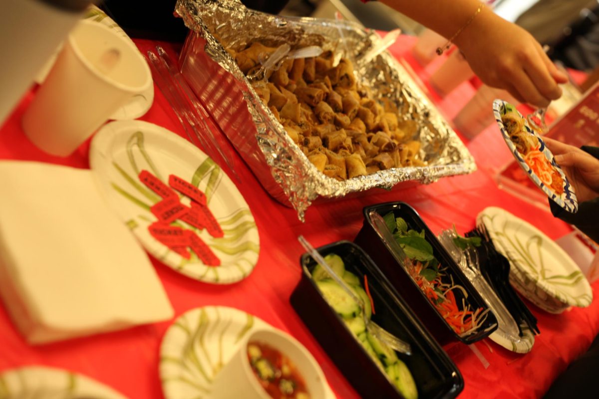 4-LNewYear_FeastTable
